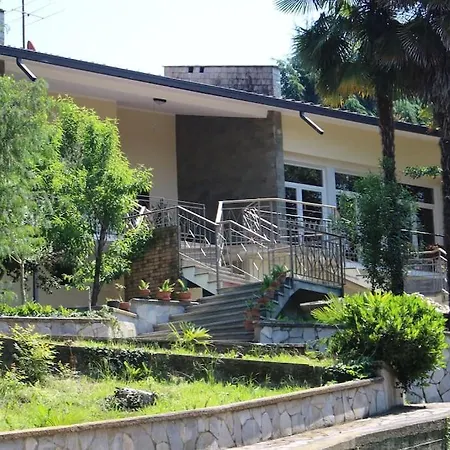 Appartement Spacious New 2 Bdr Walk-out