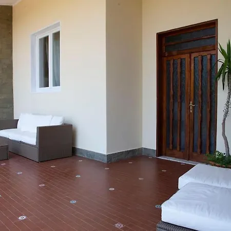 Spacious New 2 Bdr Walk-out *