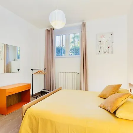 Apartment Spacious New 2 Bdr Walk-out Fara Novarese