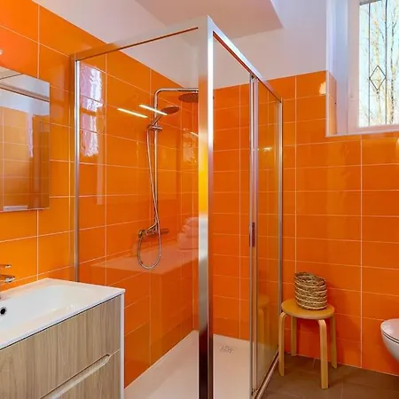 Spacious New 2 Bdr Walk-out Апартаменты *